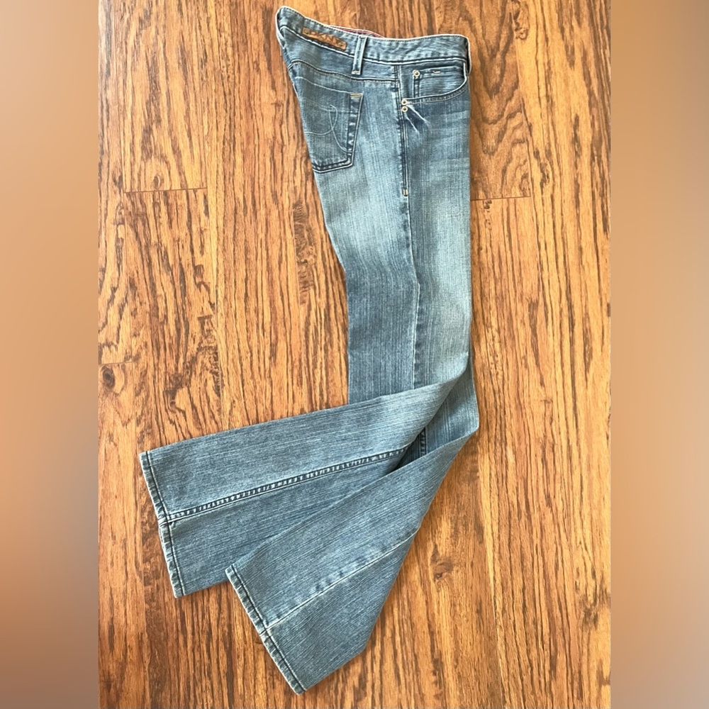 DKNY WOMEN’S MEDIUM BLUE BOOT-CUT JEANS